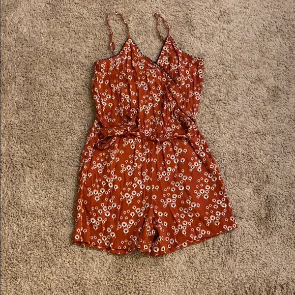 Crimson flowered romper from Loft. - Picture 1 of 2